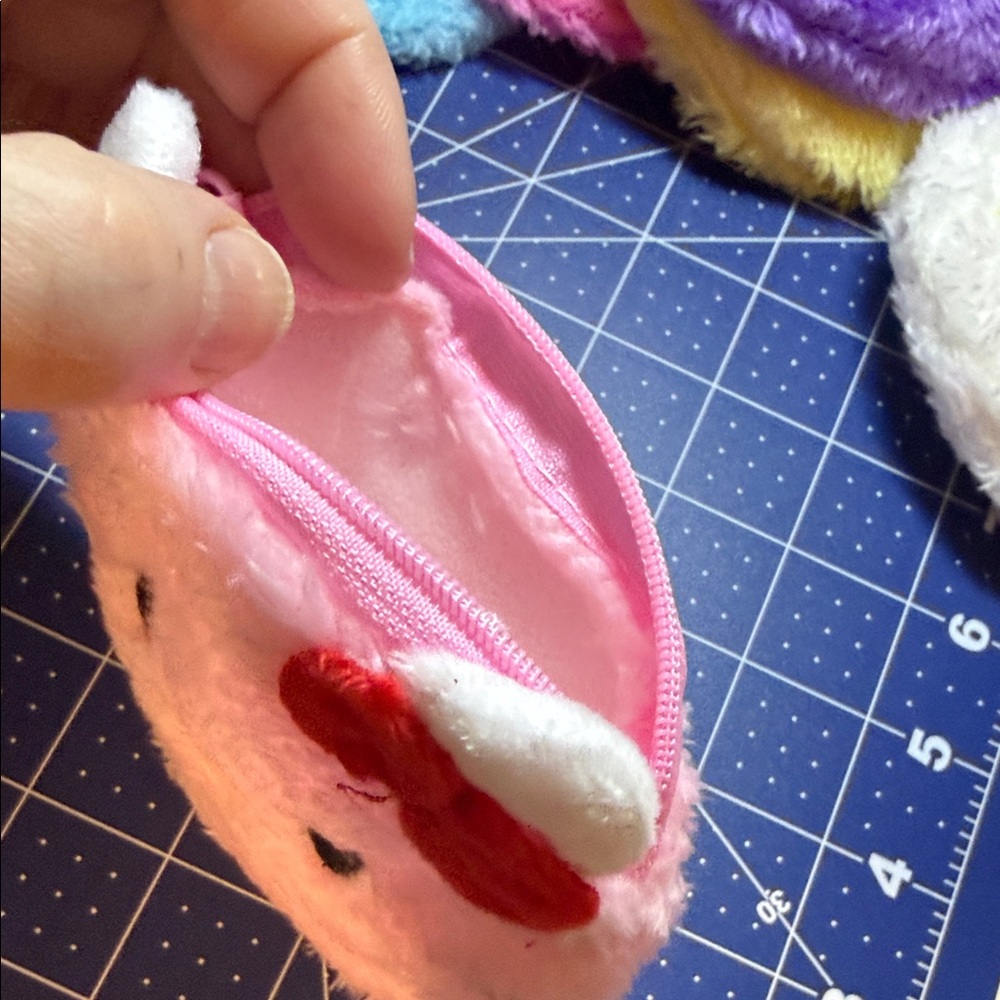 6 Hello Kitty Plush Keychain coin purses - Picture 8 of 10